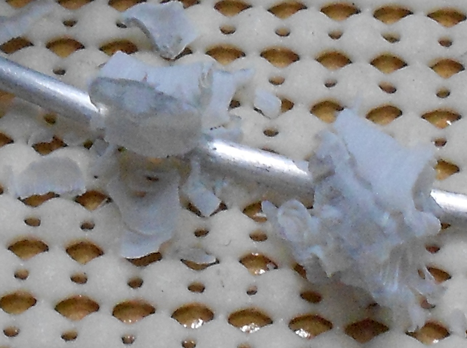 FORMAO DE XIDO EM ALUMNIO METLICO POR DESLOCAMENTO DE FTONS DAS MOLCULAS ATACANTES.- ST/LAQ/AM,PQR-PR-BR,2014